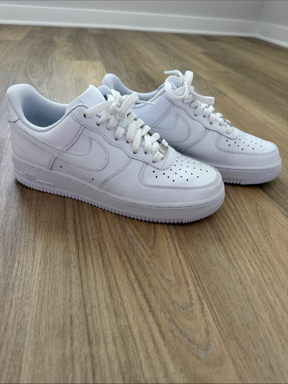 White Nike Air Force Size Women’s 9